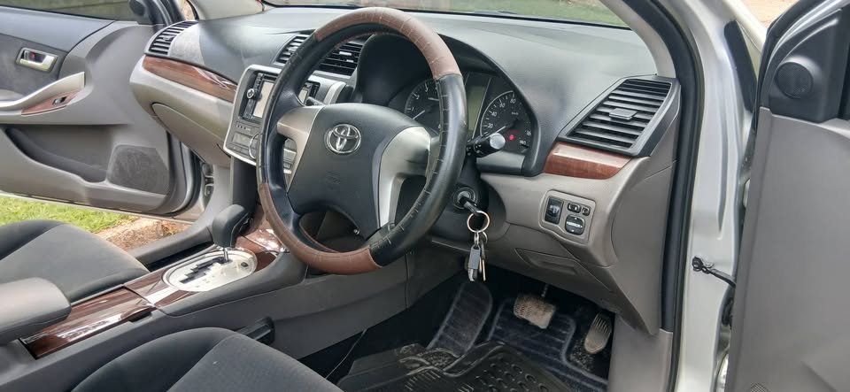 Toyota Premio 2013