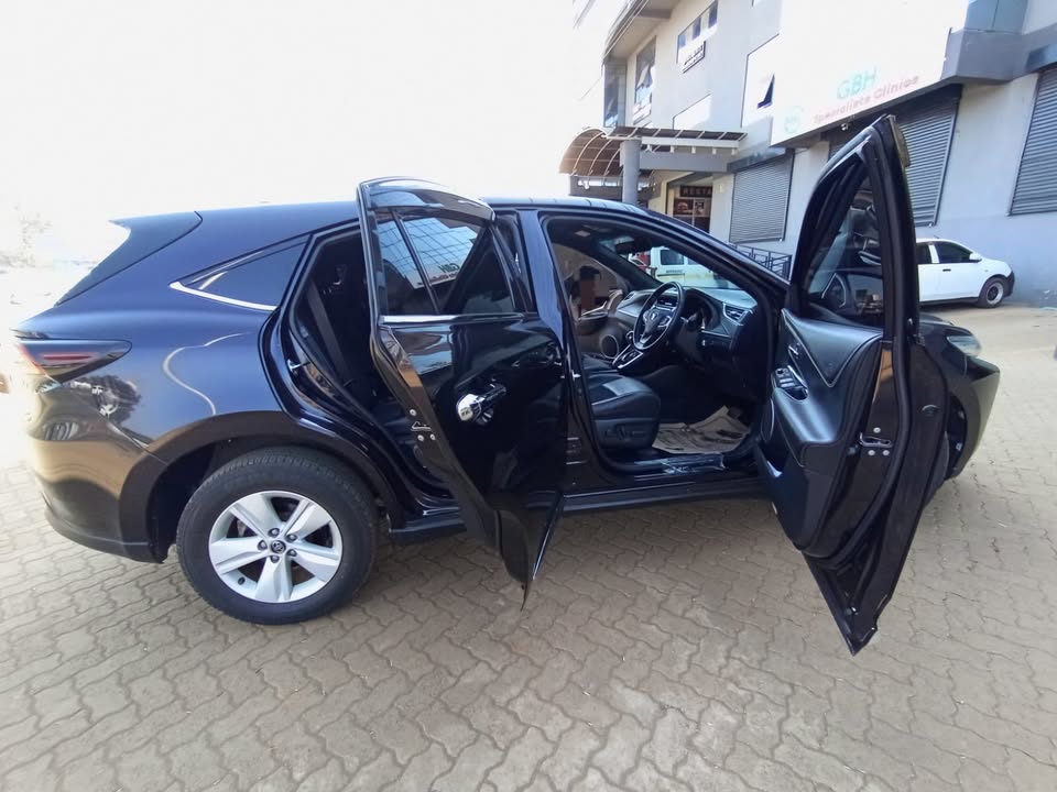 Toyota harrier premium 2019
