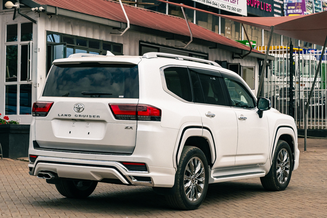 Toyota Landcruiser LC300 ZX