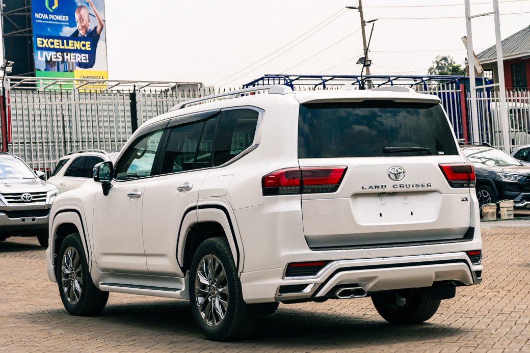 Toyota Landcruiser LC300 ZX