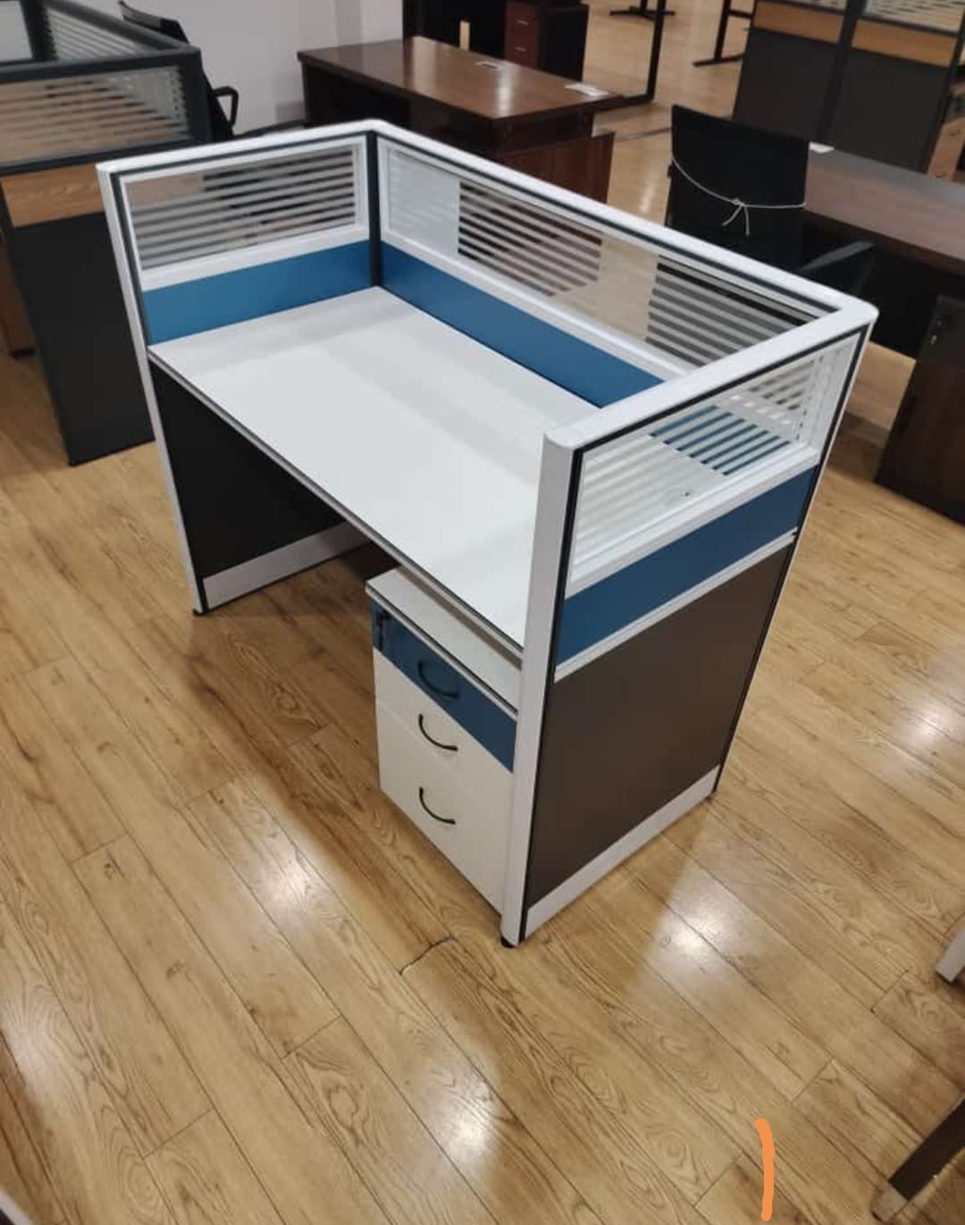 1 Way Workstation