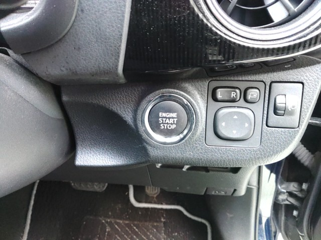 TOYOTA VITZ 2018