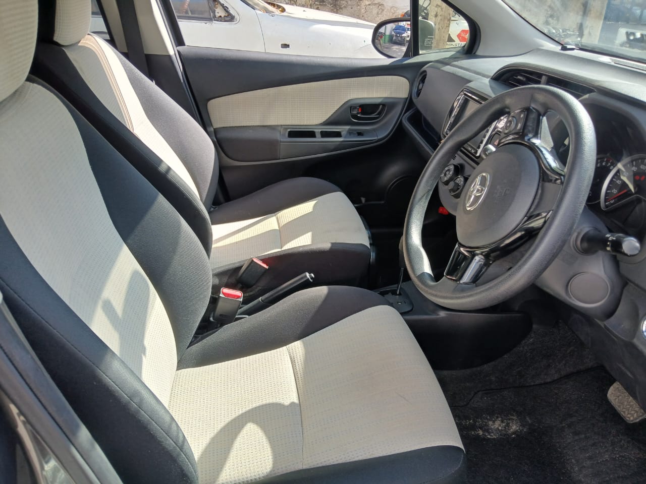 TOYOTA VITZ 2018