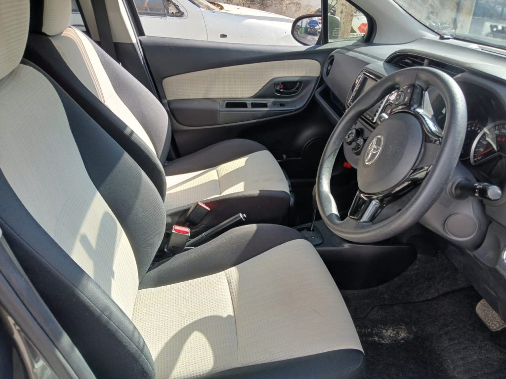 TOYOTA VITZ 2018