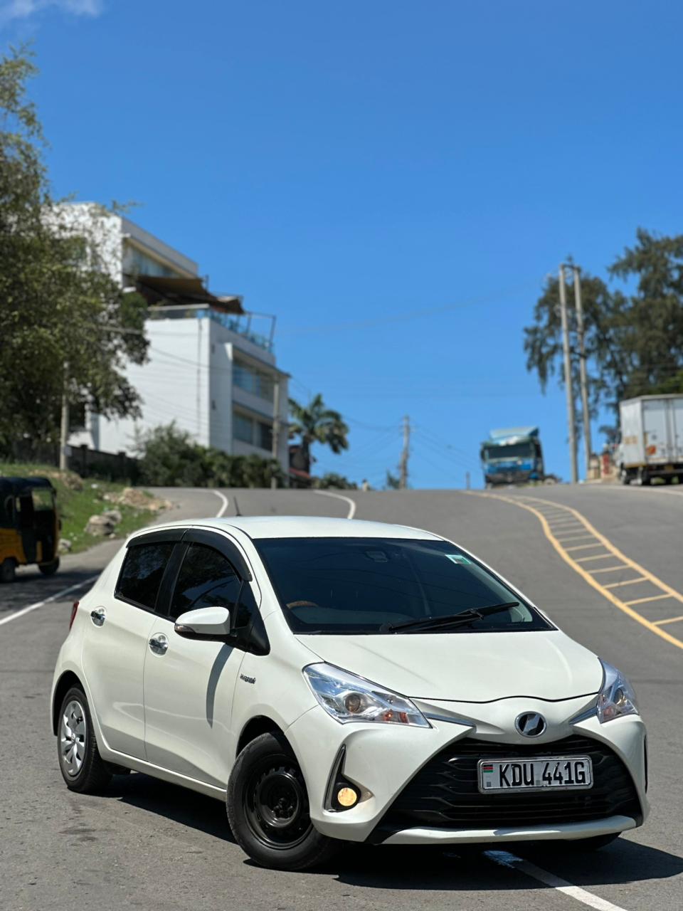 TOYOTA VITZ HYBRID 2018