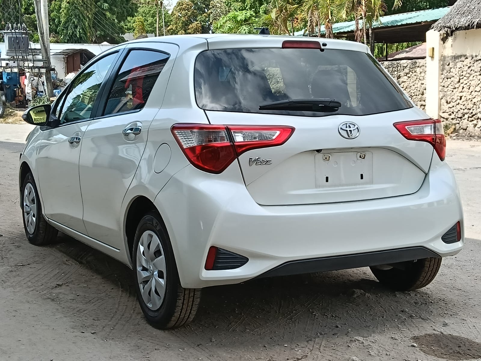 TOYOTA VITZ 2018