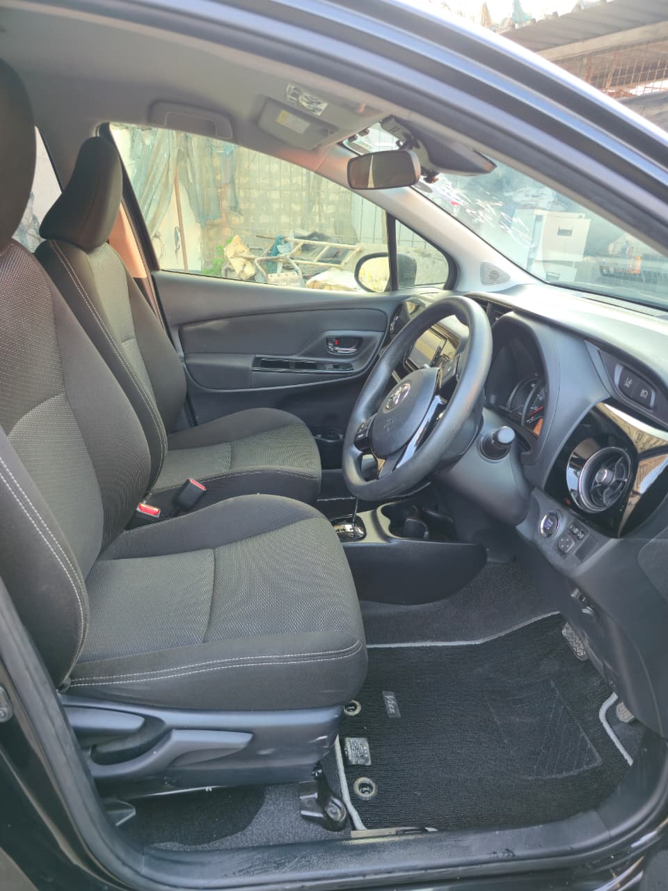 TOYOTA VITZ 2019