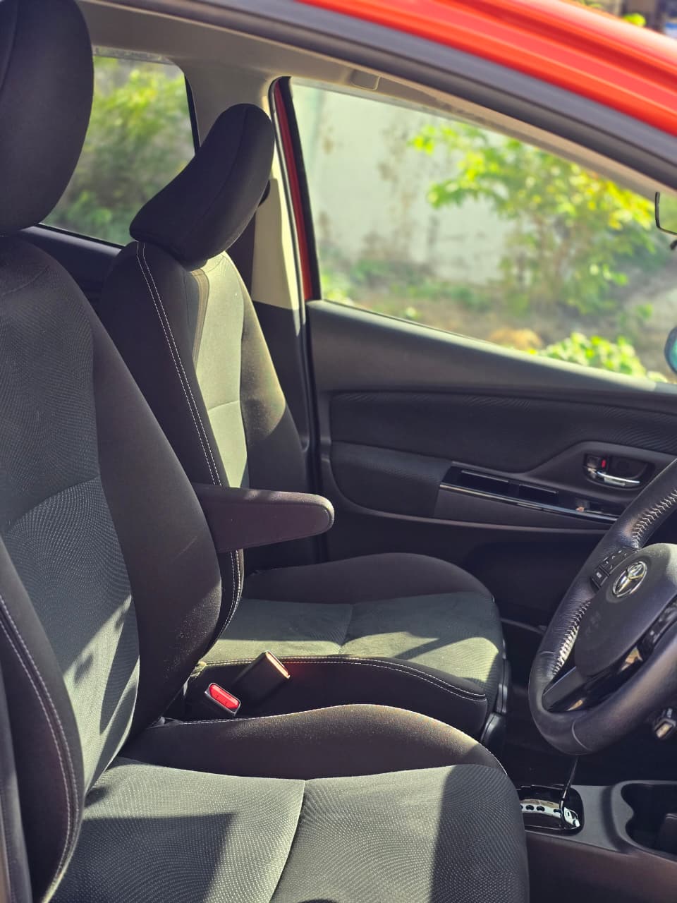 TOYOTA VITZ HYBRID