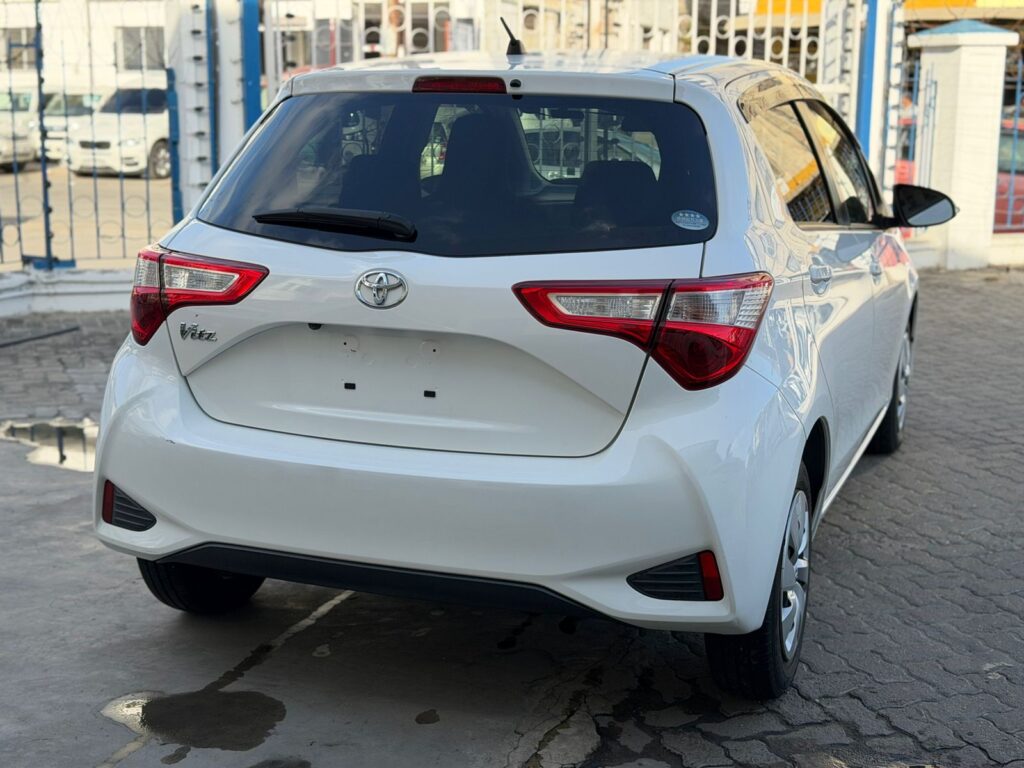 TOYOTA VITZ 2019