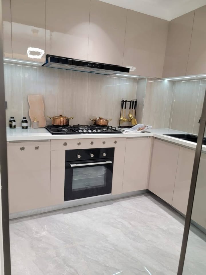 3 bedroom plus dsq apartment in westland