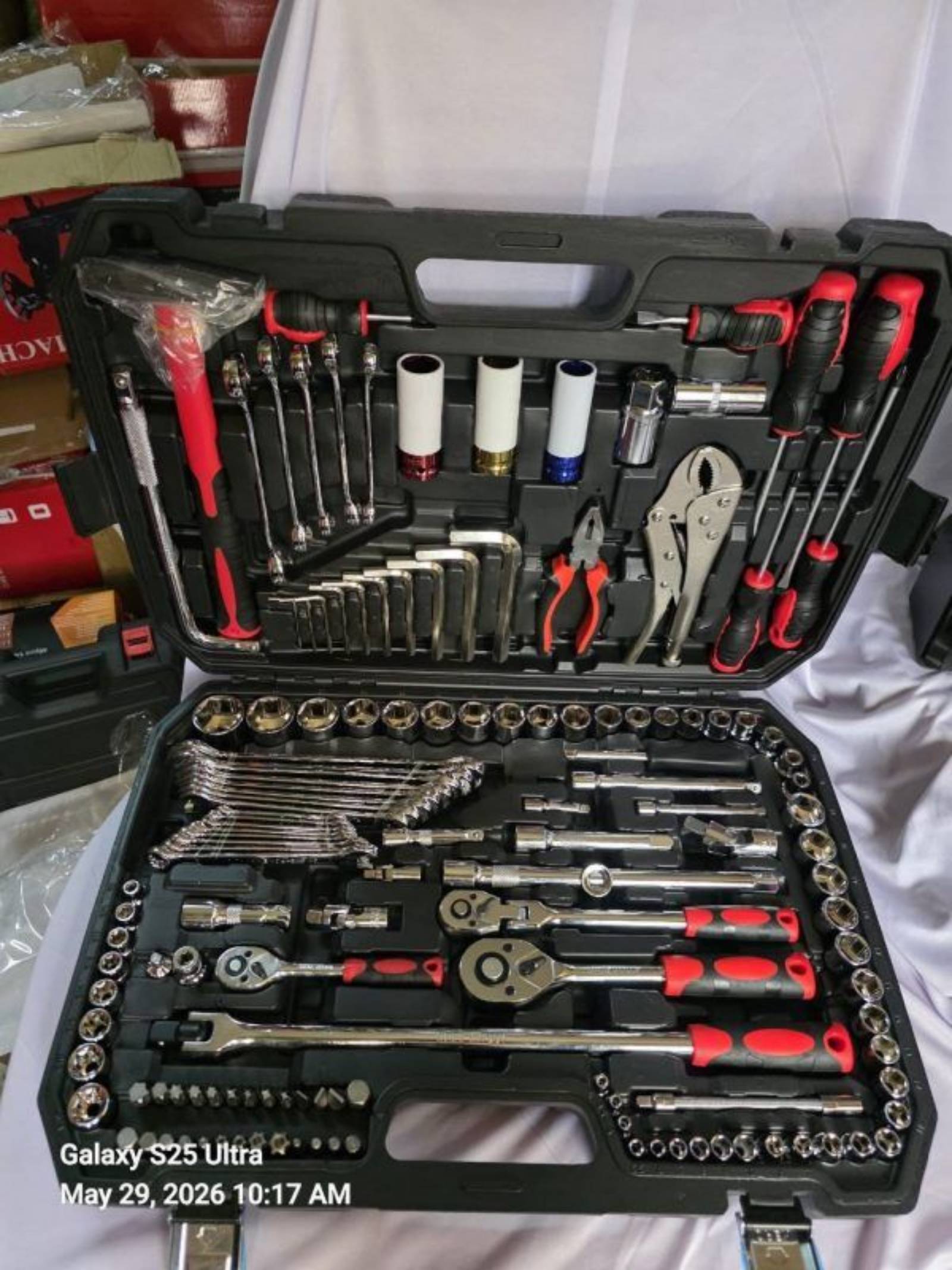 142-piece Chrome Vanadium mechanic socket tool kit set